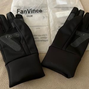 🌹3/ $13 FanVince Brand New touch screen Gloves🌹